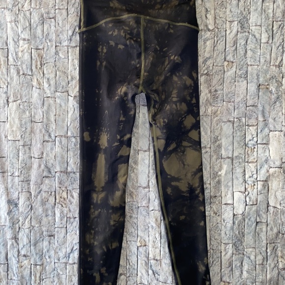 Good American Tie Dye Seamless High Waist Leggings 1/2 - Picture 5 of 7